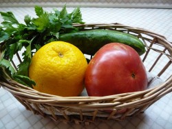 Салат с сельдереем и огурцом - шаг 1 Салат с сельдереем и огурцом - шаг 1