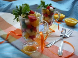 Салат с сельдереем и огурцом - шаг 3 Салат с сельдереем и огурцом - шаг 3