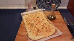 Фокачча с пармезаном и розмарином - шаг 5