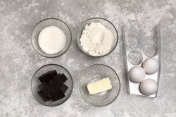 Фондан шоколадный с жидким центром