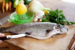 Форель со сливочным маслом в духовке в фольге