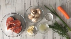 Рыба в пергаменте с грибами и морковью