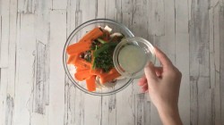 Рыба в пергаменте с грибами и морковью