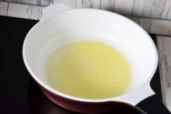 название картинки Французский омлет с начинкой из сыра и зеленью