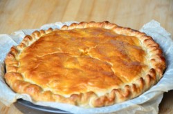 Французский пирог с картофелем, ветчиной и грибами