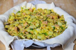 Французский пирог с картофелем, ветчиной и грибами