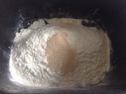 Французский хлеб в хлебопечке - шаг 2 Французский хлеб в хлебопечке - шаг 2