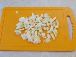 Фрикадельки с подливкой на сковороде - шаг 1