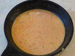 Фрикадельки с подливкой на сковороде - шаг 5