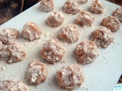 название картинки Фрикадельки в сливочном соусе