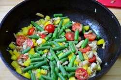 название картинки Фриттата со стручковой фасолью помидорами черри и грибами