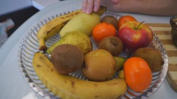 название картинки Фруктово-ягодный салат с йогуртом