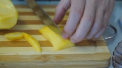 название картинки Фруктово-ягодный салат с йогуртом