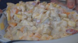 название картинки Фруктово-ягодный салат с йогуртом