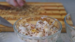 название картинки Фруктово-ягодный салат с йогуртом