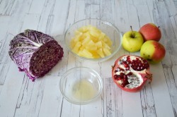 Фруктовый салат с пекинской капустой яблоками и гранатами - шаг 3