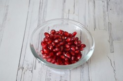 Фруктовый салат с пекинской капустой яблоками и гранатами - шаг 5