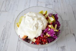 Фруктовый салат с пекинской капустой яблоками и гранатами - шаг 8