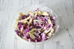 Фруктовый салат с пекинской капустой яблоками и гранатами - шаг 9