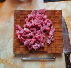 Фунчоза с говядиной и овощами и соусом чим-чим