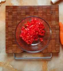 Фунчоза с говядиной и овощами и соусом чим-чим