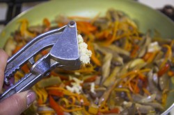 название картинки Фунчоза с грибами