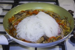 название картинки Фунчоза с грибами