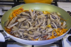 название картинки Фунчоза с грибами