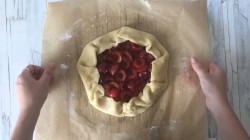 Галета с алычой