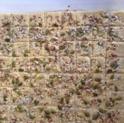 название картинки Печенье с семечками и кунжутом галетное