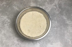 Гавайская пицца с ананасами и курицей