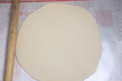 Гавайская пицца с ананасами и курицей