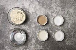 Гавайская пицца с ананасами и курицей