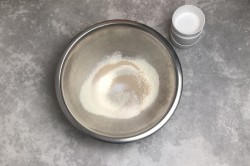 Гавайская пицца с ананасами и курицей