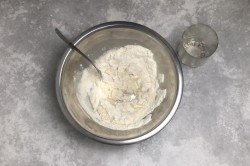 Гавайская пицца с ананасами и курицей