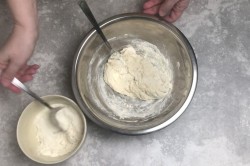 Гавайская пицца с ананасами и курицей