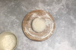 Гавайская пицца с ананасами и курицей