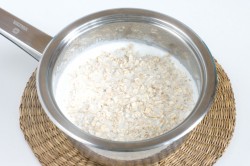 Геркулесовая каша на молоке - шаг 4