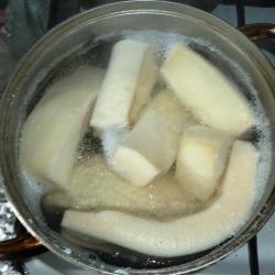 Гигантский кальмар, жареный с луком и сметаной - шаг 2