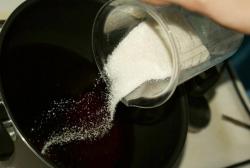 Глинтвейн с корицей, гвоздикой, имбирем и лимонной цедрой