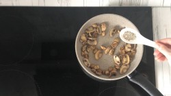 Гнезда с грибами