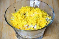 название картинки Гнездо глухаря салат классический с перепелиными яйцами и курицей