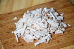 название картинки Гнездо глухаря салат классический с перепелиными яйцами и курицей