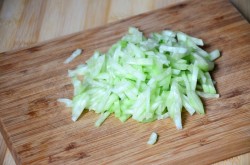 название картинки Гнездо глухаря салат классический с перепелиными яйцами и курицей