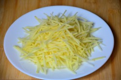 название картинки Гнездо глухаря салат классический с перепелиными яйцами и курицей