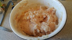 Гнёзда из курицы с сыром и помидорами в духовке - шаг 5 Гнёзда из курицы с сыром и помидорами в духовке - шаг 5