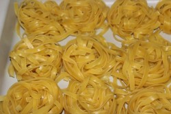 Гнёзда из макарон с мясным фаршем - шаг 3