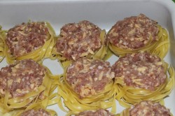 Гнёзда из макарон с мясным фаршем - шаг 4