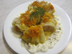 Голубцы с куриным фаршем и пекинской капустой в кастрюле