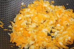 название картинки Горбуша с майонезом морковкой и луком